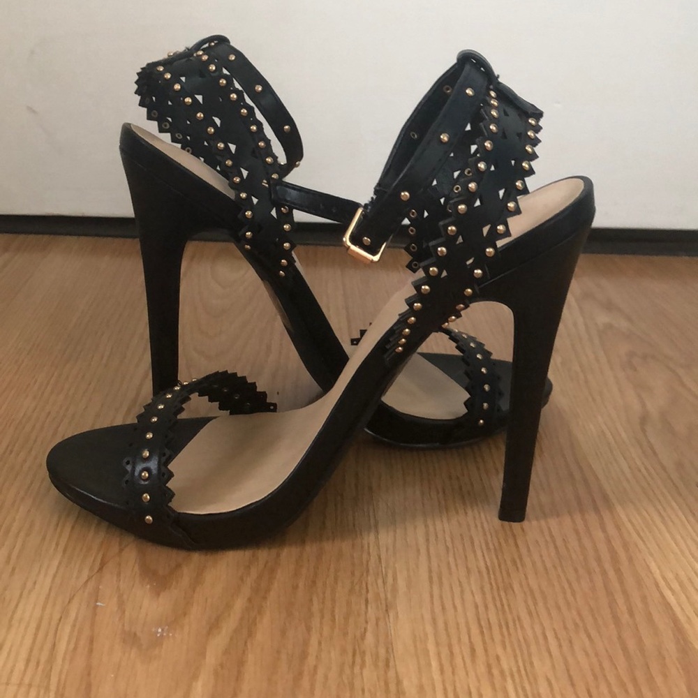 Basic black heel